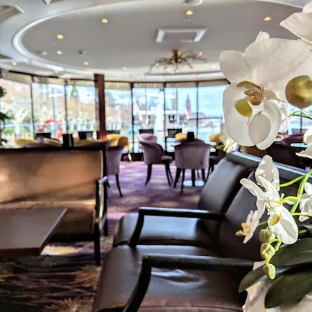 Select Ms Charles Dickens - Botel 5*